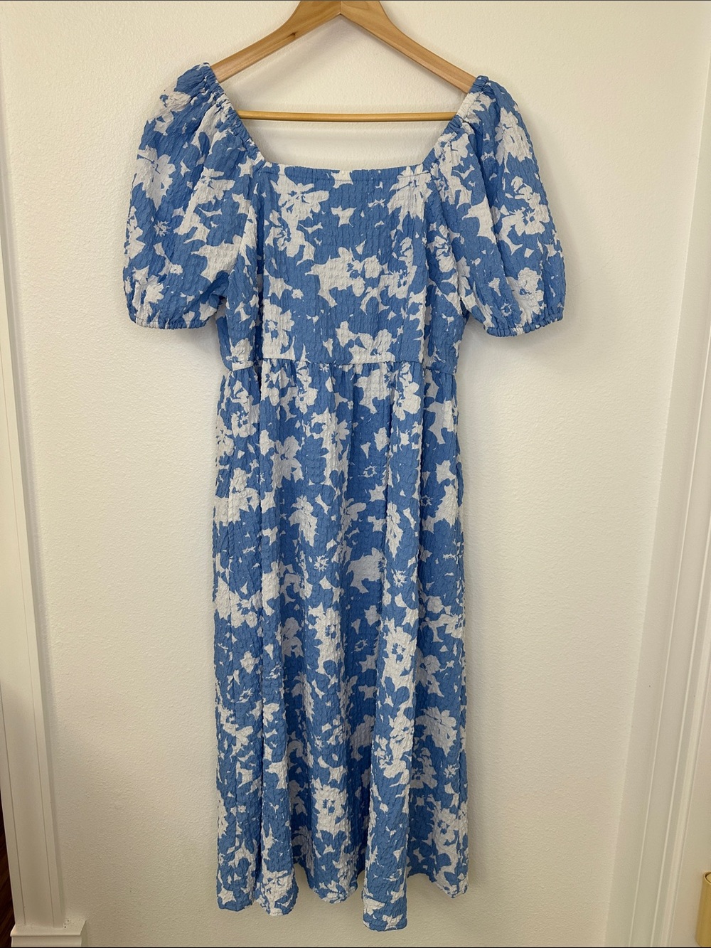 Time and Tru Blue & White Paradise Floral Midi Tie Back Dress with Puff Sleeves